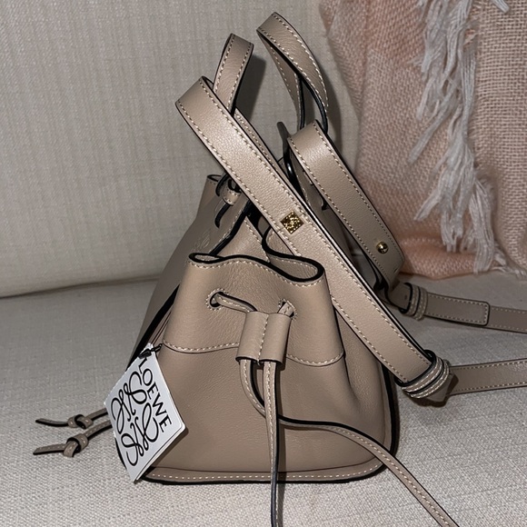 NWT Loewe Mini Hammock Bucket Shoulder Crossbody Bag Sand - Picture 4 of 9